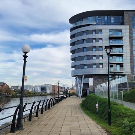 Manchester'S Luxurious 2-Bed Haven With Balcony - Canal Views & Proximity To Manchester United Екстериор снимка