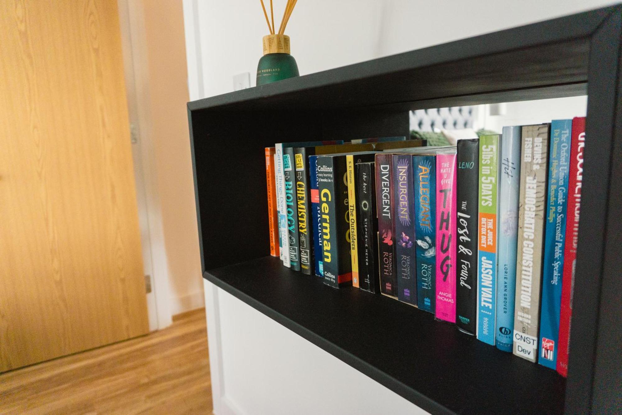 Manchester'S Luxurious 2-Bed Haven With Balcony - Canal Views & Proximity To Manchester United Екстериор снимка