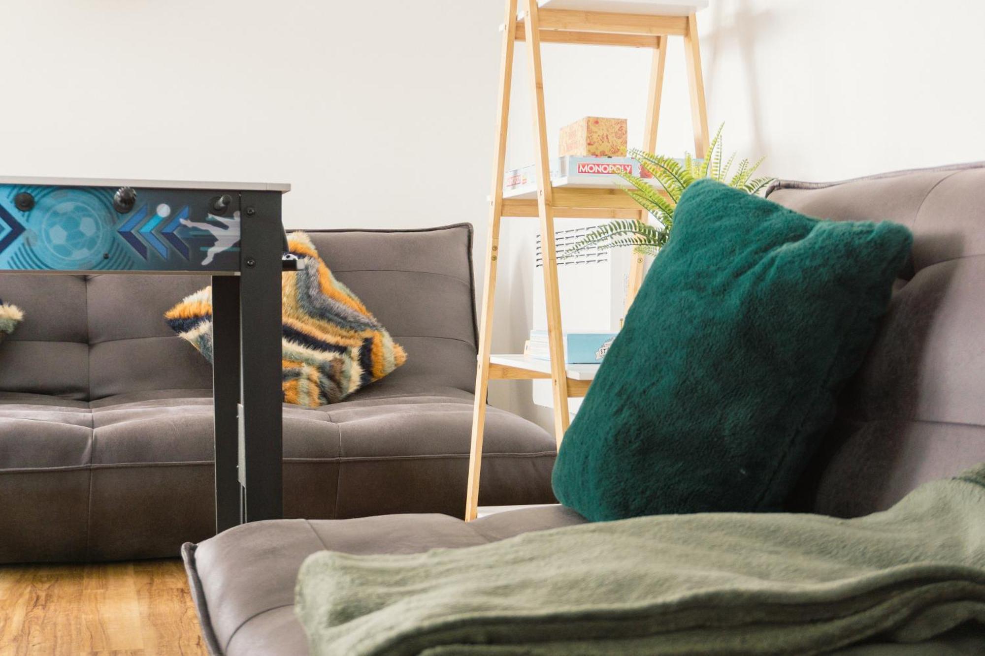 Manchester'S Luxurious 2-Bed Haven With Balcony - Canal Views & Proximity To Manchester United Екстериор снимка