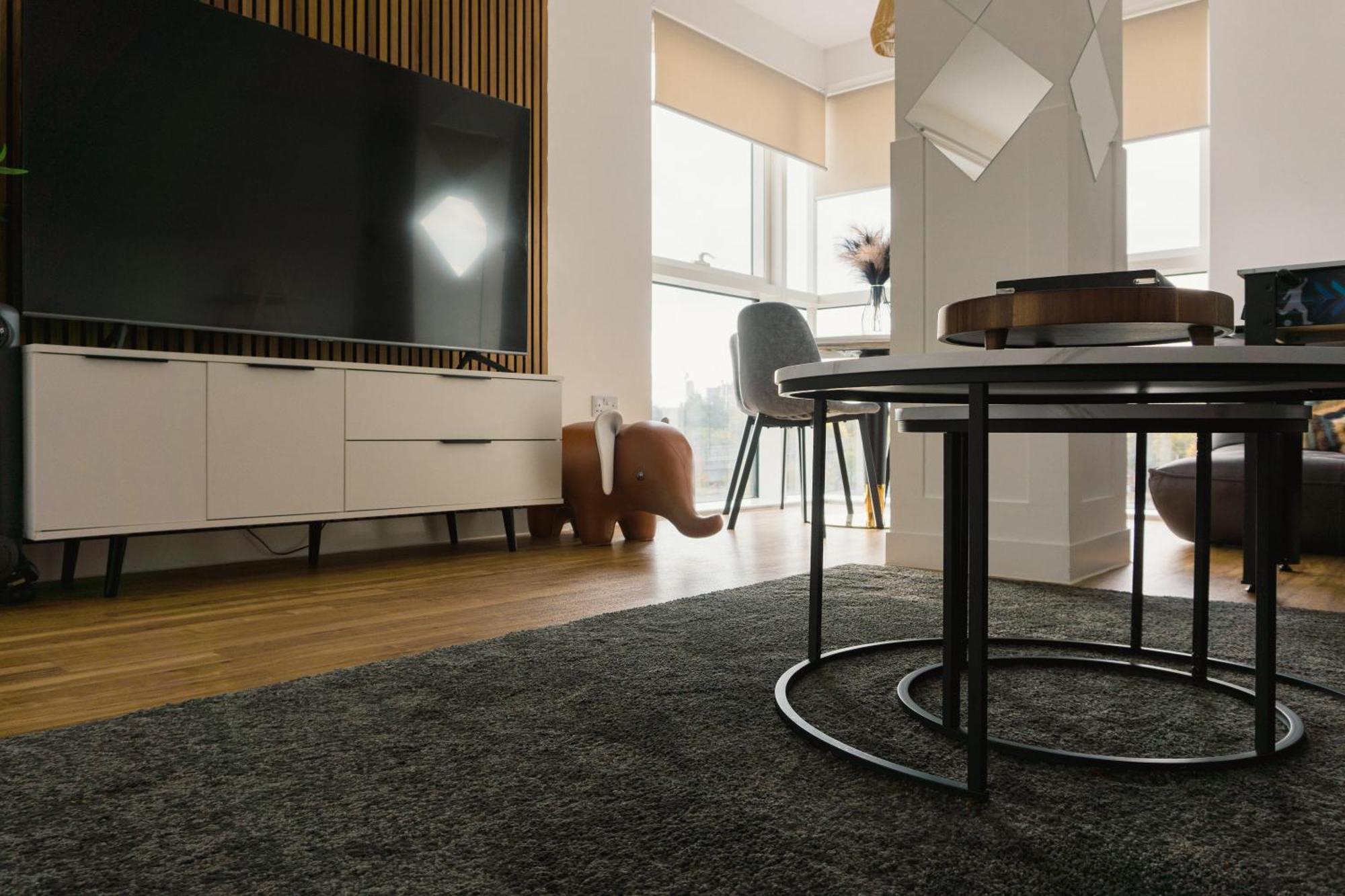 Manchester'S Luxurious 2-Bed Haven With Balcony - Canal Views & Proximity To Manchester United Екстериор снимка