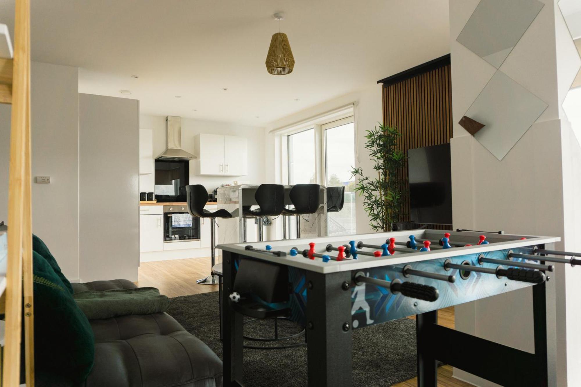 Manchester'S Luxurious 2-Bed Haven With Balcony - Canal Views & Proximity To Manchester United Екстериор снимка