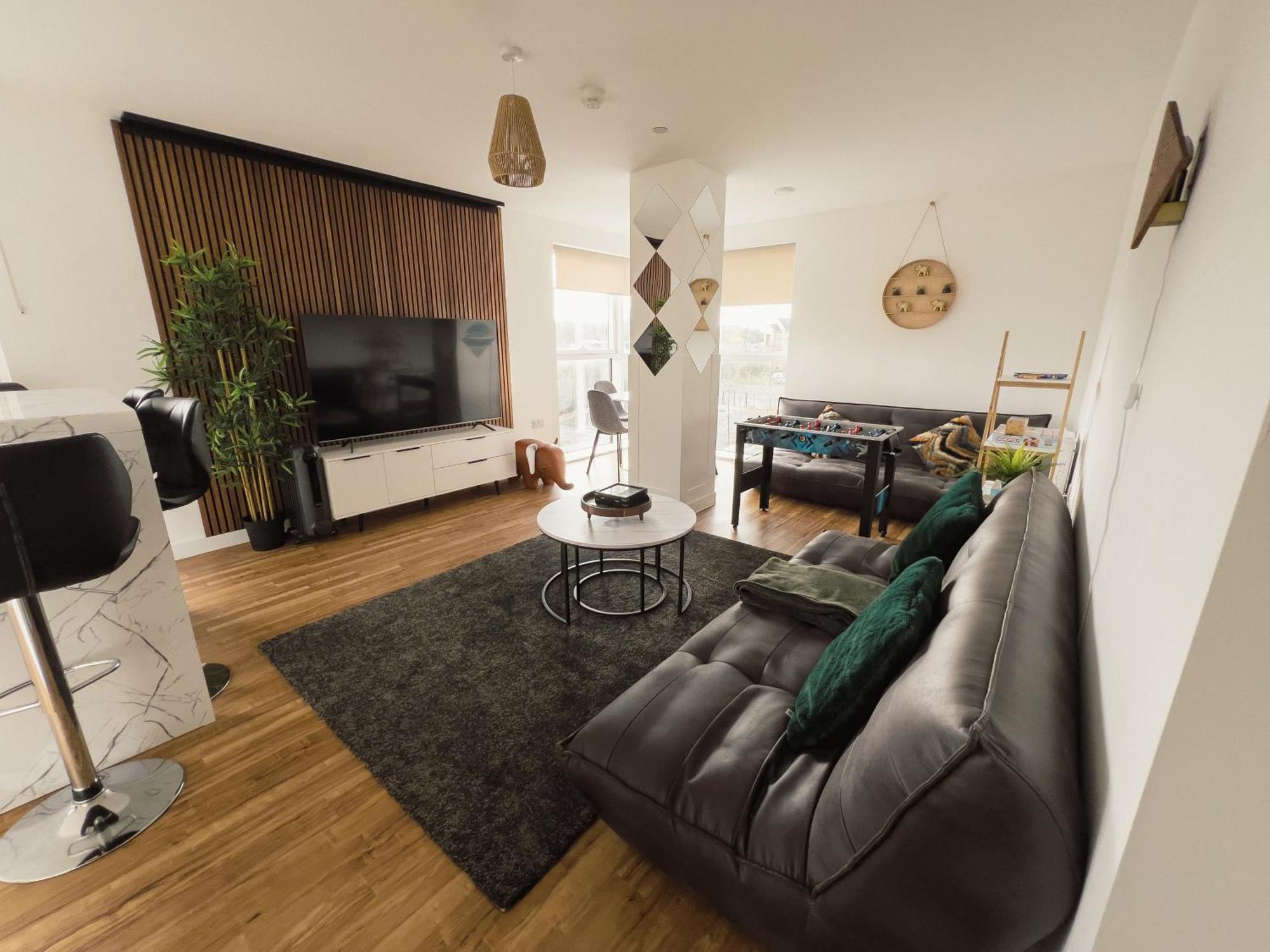 Manchester'S Luxurious 2-Bed Haven With Balcony - Canal Views & Proximity To Manchester United Екстериор снимка