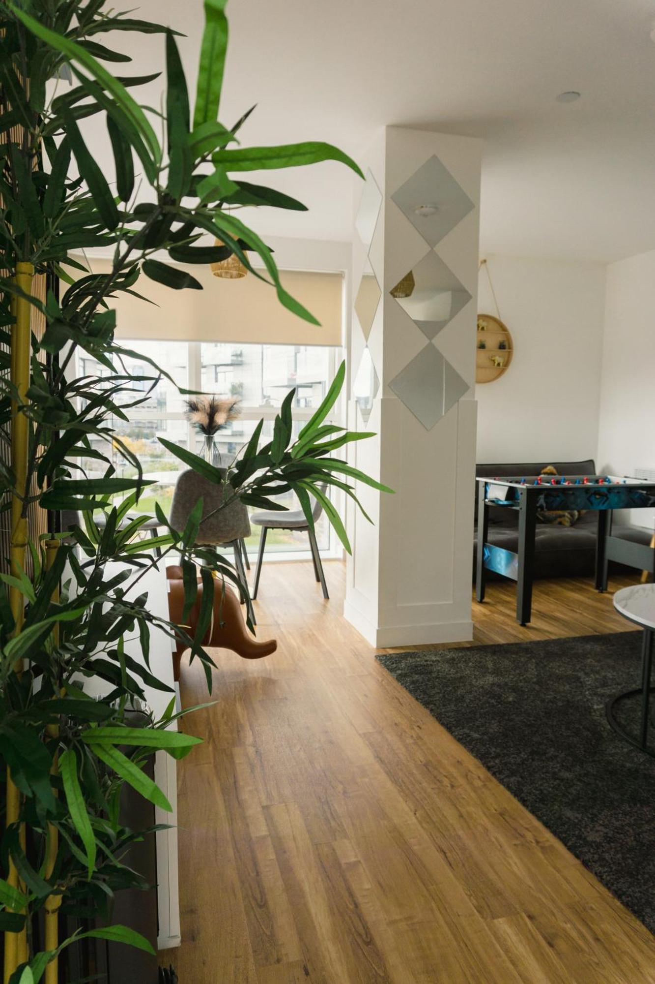 Manchester'S Luxurious 2-Bed Haven With Balcony - Canal Views & Proximity To Manchester United Екстериор снимка