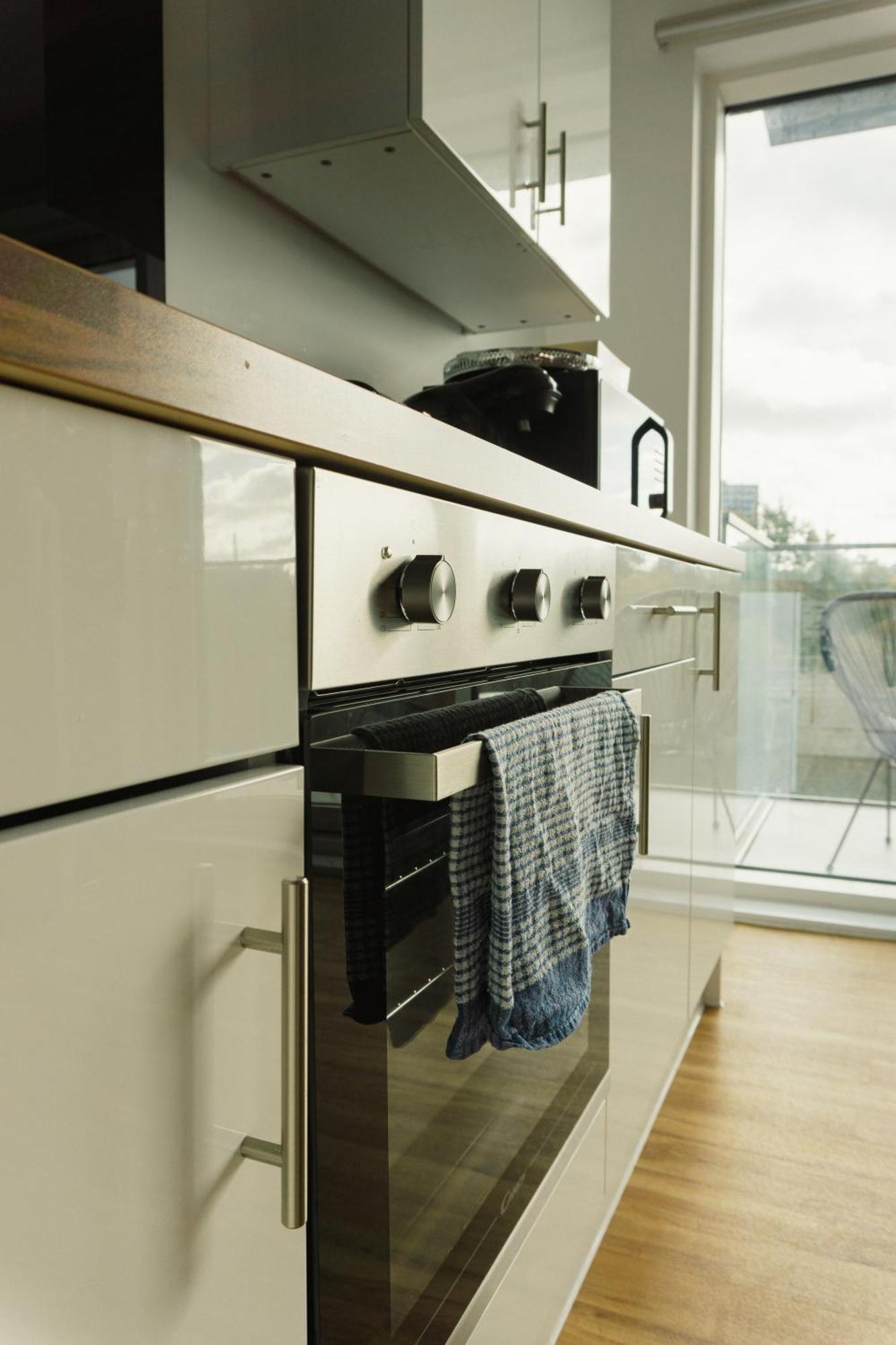 Manchester'S Luxurious 2-Bed Haven With Balcony - Canal Views & Proximity To Manchester United Екстериор снимка