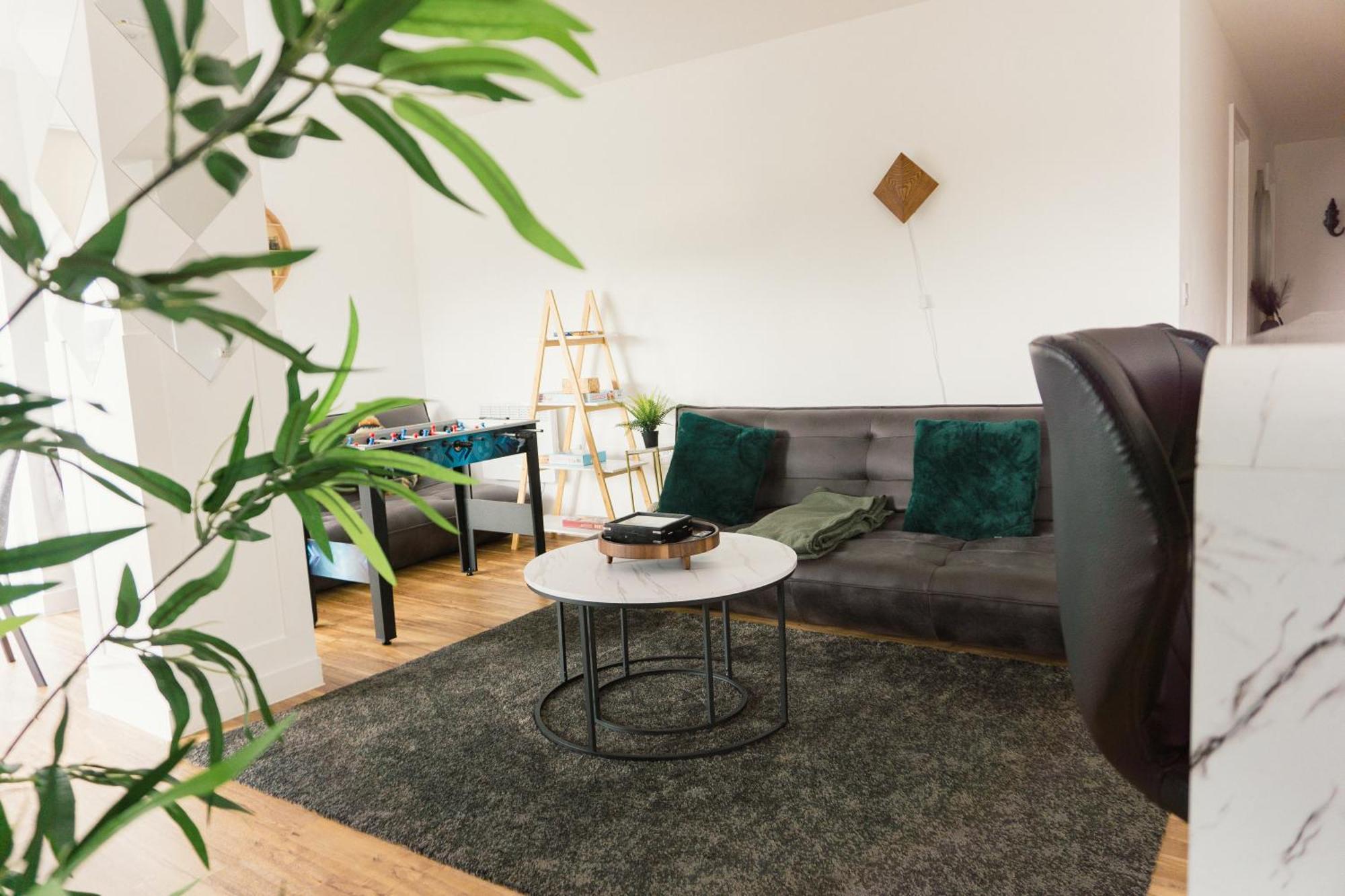 Manchester'S Luxurious 2-Bed Haven With Balcony - Canal Views & Proximity To Manchester United Екстериор снимка