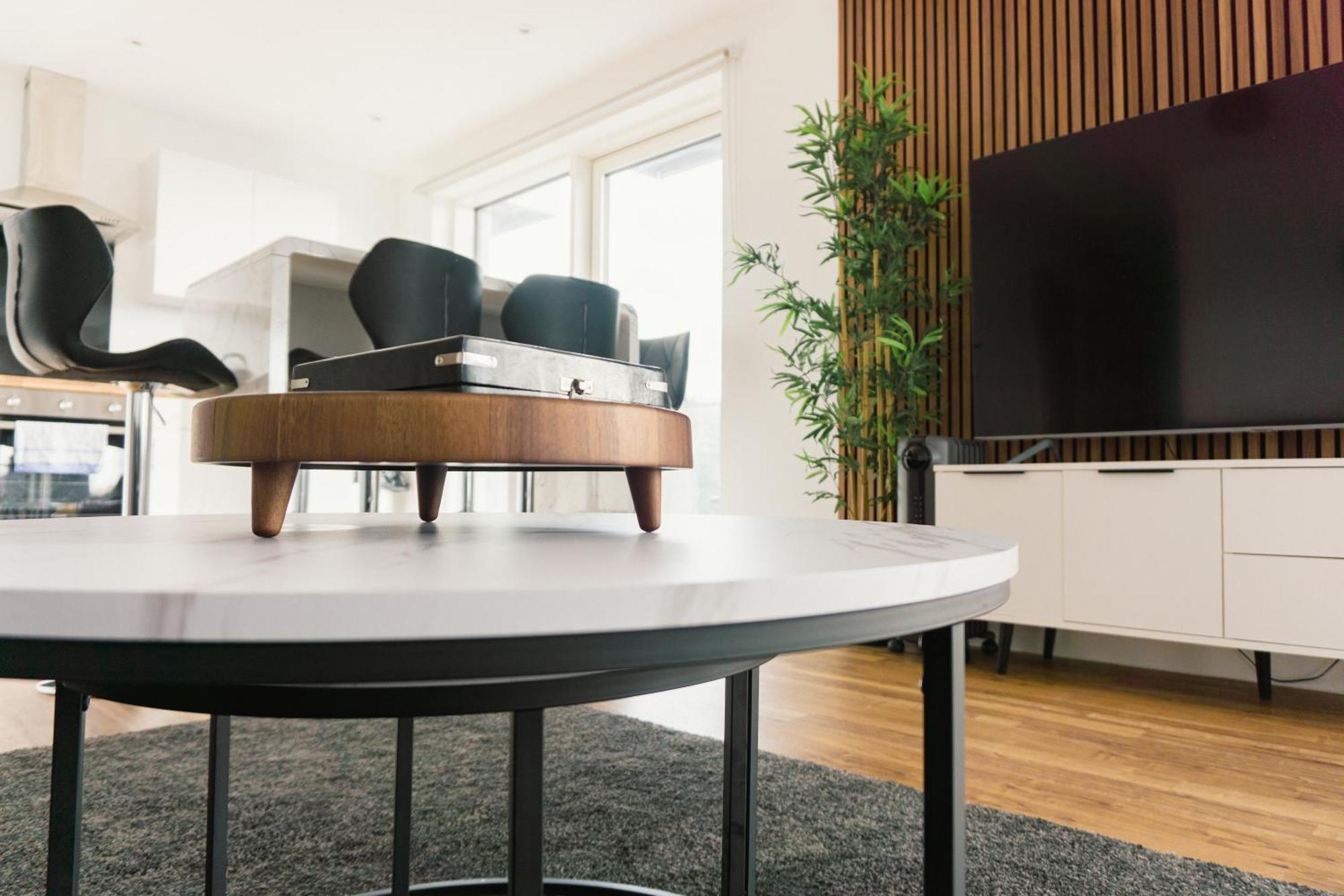 Manchester'S Luxurious 2-Bed Haven With Balcony - Canal Views & Proximity To Manchester United Екстериор снимка